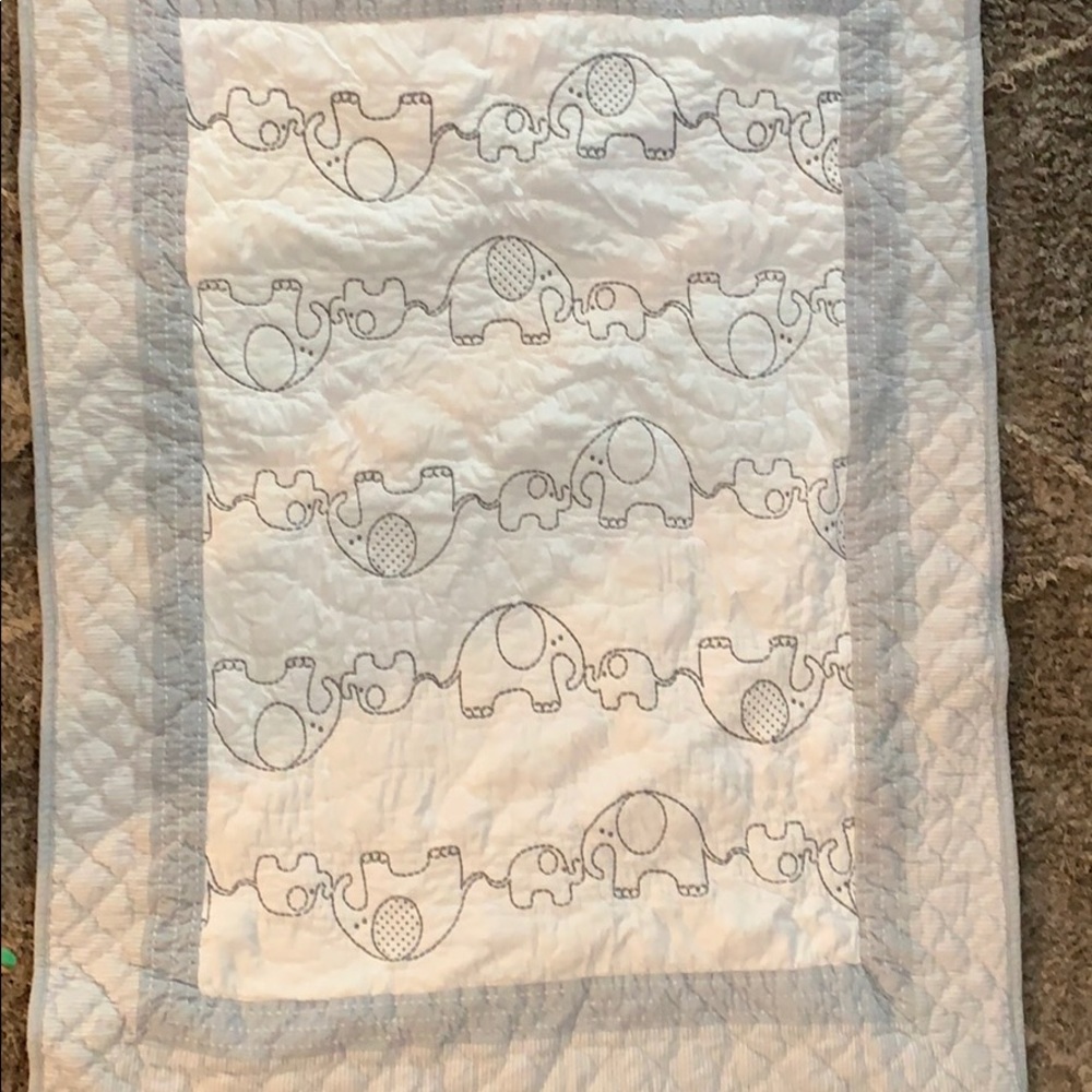 Crib quilt/comforter with 2 bed skirts